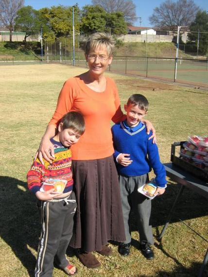 Petro & kids @ Esperanza Primary